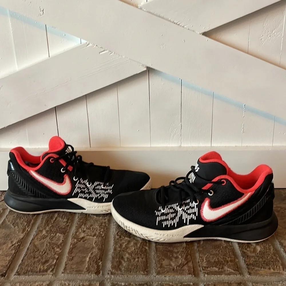 Nike Kyrie Irving Flytrap 2 Black Bright Crimson Size 8.5